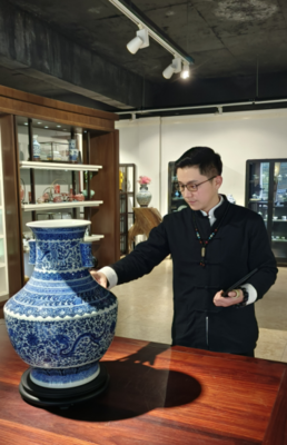 收藏家馬秉志:陶瓷藝術(shù)的傳承人與愛(ài)心使者